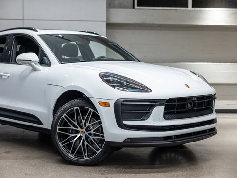 Certified 2026 Porsche Macan AWD/4WD image 16