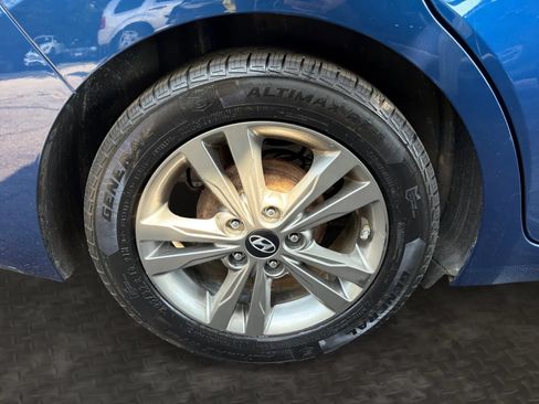 Used 2017 Hyundai Elantra SE FWD image 36