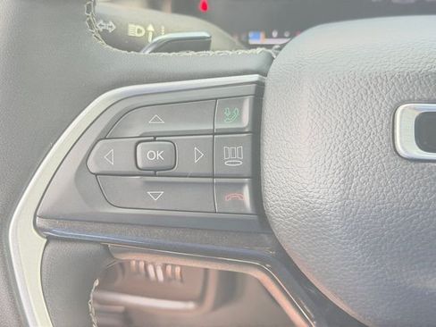 Used 2023 Jeep Grand Cherokee Altitude AWD/4WD image 19