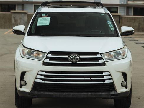 Used 2017 Toyota Highlander XLE image 6