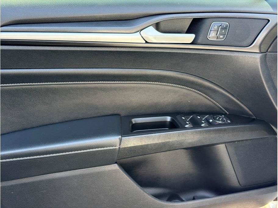 Used 2018 Ford Fusion Titanium AWD/4WD image 10