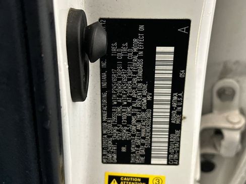 Used 2012 Toyota Highlander SE image 28