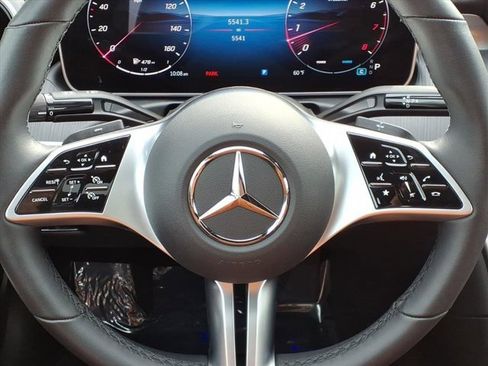 Used 2025 Mercedes-Benz C 300 4MATIC Sedan image 8