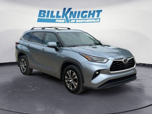 Used 2022 Toyota Highlander XLE AWD/4WD image 7