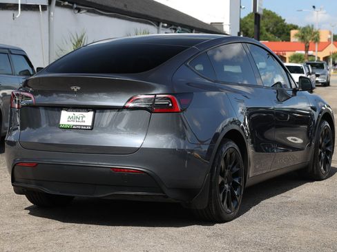 Used 2023 Tesla Model Y Long Range AWD/4WD image 16