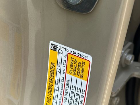 Used 2023 Chevrolet Colorado Z71 w/ Z71 Convenience Package 2 image 35