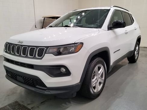Used 2024 Jeep Compass Latitude AWD/4WD image 4