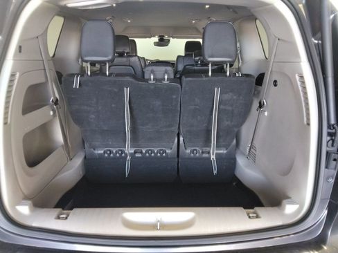 Used 2023 Chrysler Pacifica Touring-L image 10