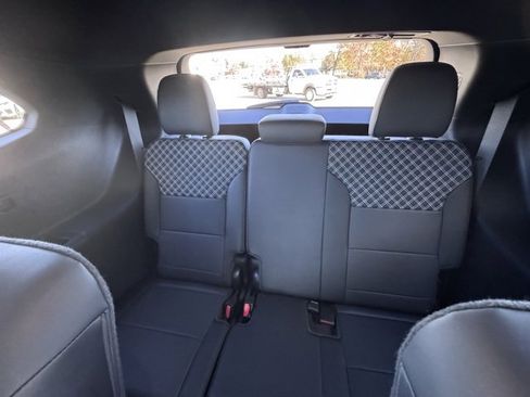 Used 2024 GMC Acadia Denali w/ Super Cruise Package image 17