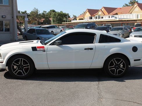 Used 2007 Ford Mustang Premium RWD image 4