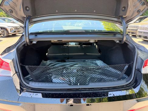 Certified 2025 Hyundai Elantra Limited FWD image 43