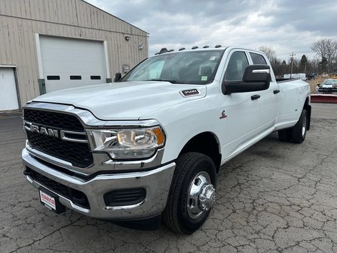 Used 2024 RAM 3500 Tradesman w/ Chrome Appearance Group image 11