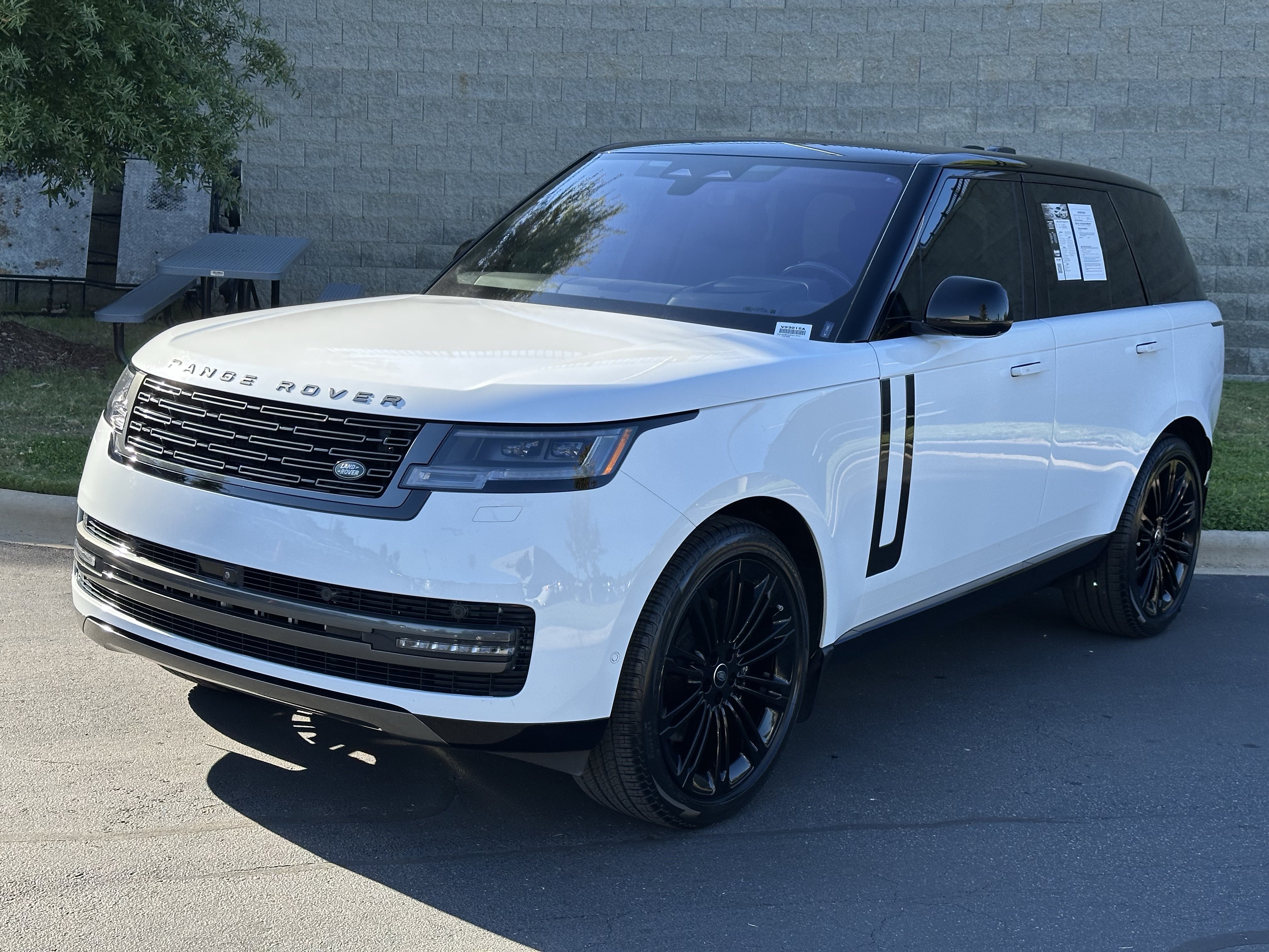 Certified 2023 Land Rover Range Rover SE AWD/4WD image 2