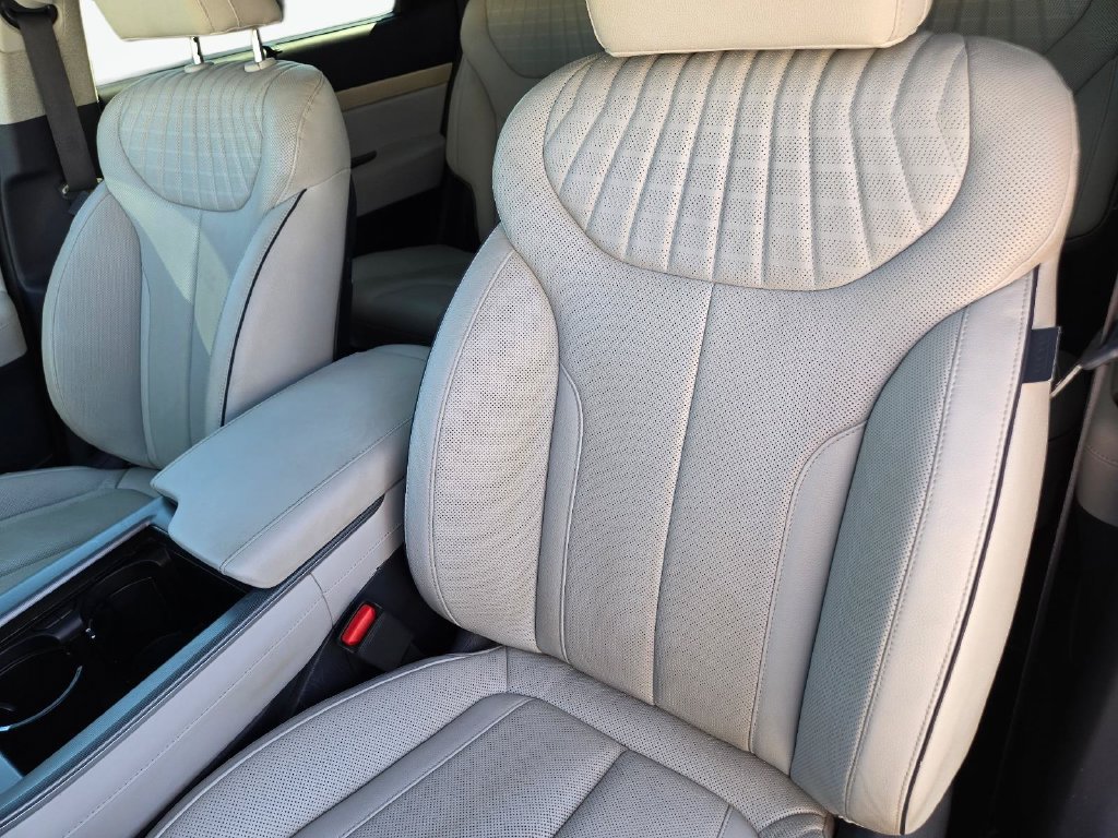 Used 2024 Hyundai Palisade Limited FWD image 16