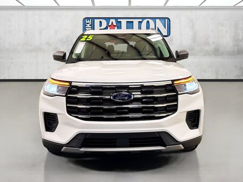 Used 2025 Ford Explorer Active RWD image 2