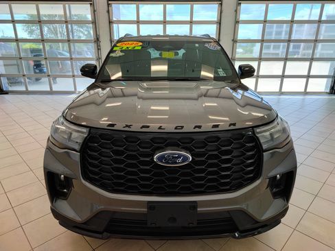Used 2025 Ford Explorer ST-Line AWD/4WD image 8