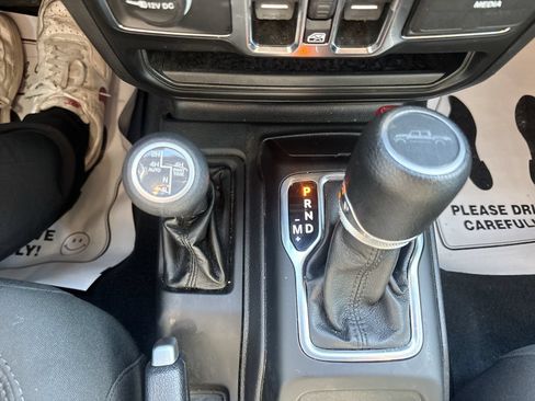 Used 2022 Jeep Gladiator Sport AWD/4WD image 22