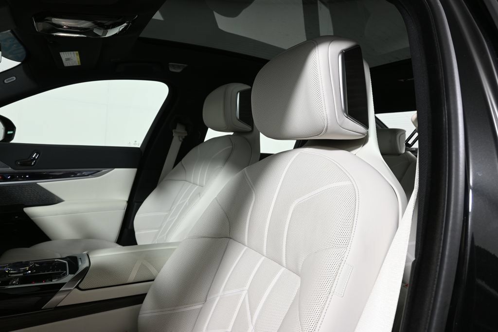 Certified 2023 BMW 760i xDrive w/ Executive Package AWD/4WD image 16