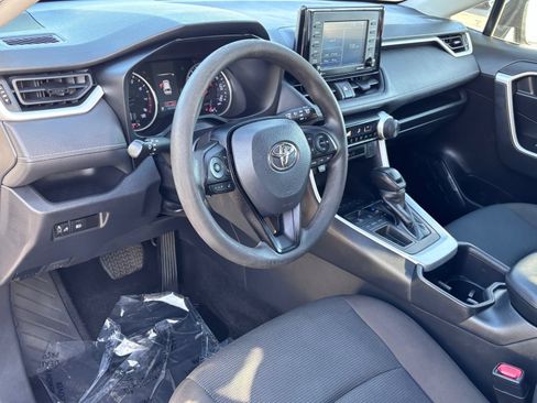 Used 2022 Toyota RAV4 LE FWD image 17