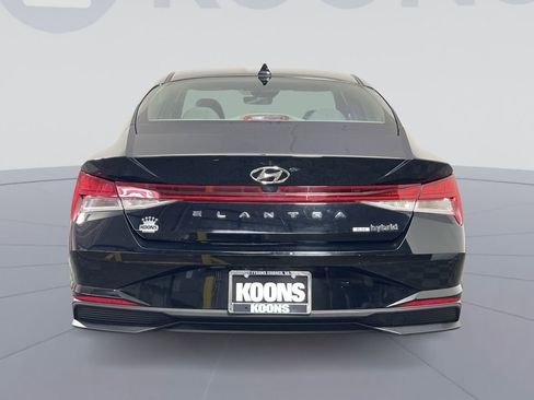 Used 2023 Hyundai Elantra Blue w/ Preferred Accessory Package image 5