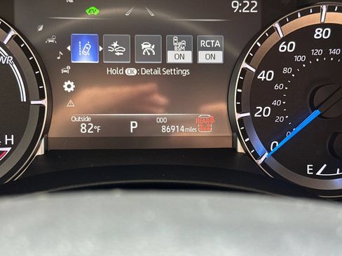 Certified 2024 Toyota Highlander XLE FWD image 32