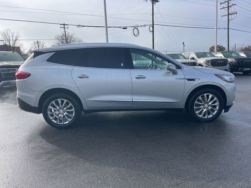 Used 2019 Buick Enclave Essence image 6