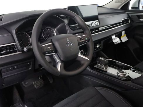 New 2026 Mitsubishi Outlander SE image 29