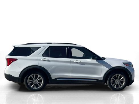 Used 2020 Ford Explorer XLT w/ Equipment Group 202A image 4