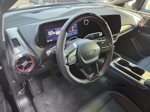 Used 2024 Chevrolet Equinox EV RS FWD image 22