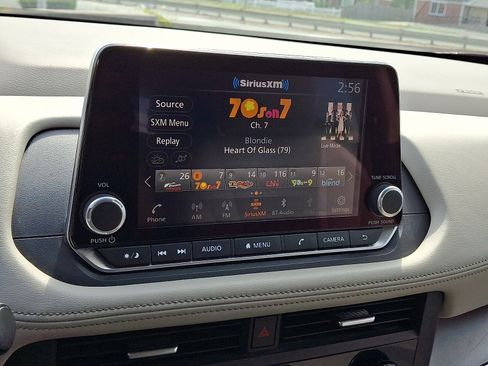 Used 2025 Nissan Rogue SV AWD/4WD image 18