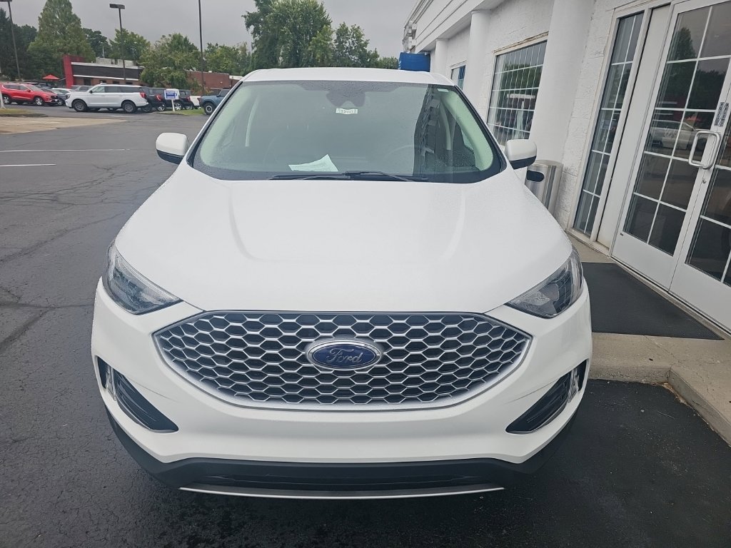 Used 2024 Ford Edge SEL w/ Convenience Package AWD/4WD image 3