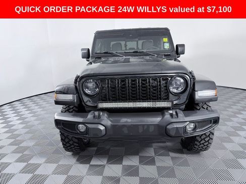 Used 2024 Jeep Gladiator Sport image 2