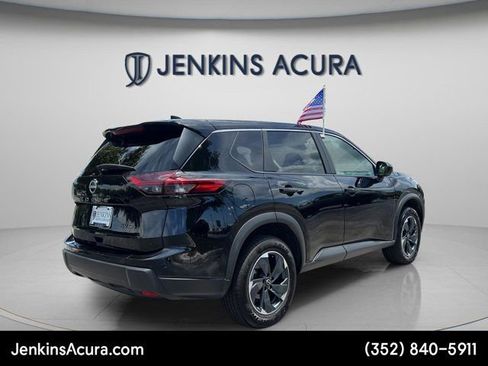 Used 2024 Nissan Rogue SV AWD/4WD image 7