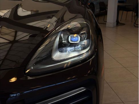 Used 2022 Porsche Cayenne Platinum Edition image 36