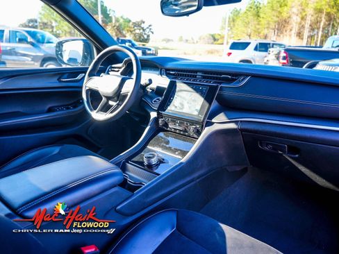 Used 2024 Jeep Grand Cherokee Altitude image 10