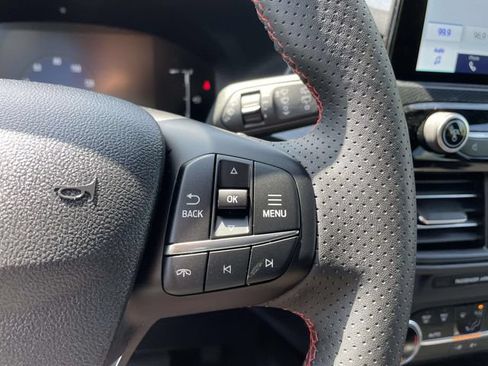 Certified 2025 Ford Escape ST-Line AWD/4WD image 27