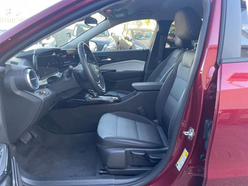 Used 2025 Chevrolet Trax LT w/ LT Convenience Package image 25