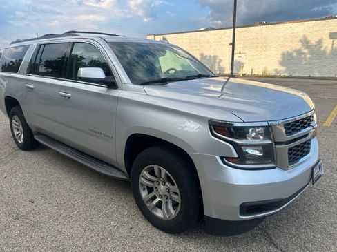 Used 2015 Chevrolet Suburban LT RWD image 9