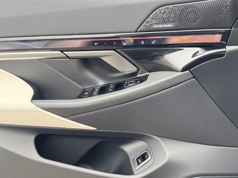 New 2026 BMW 550e xDrive w/ Premium Package image 16