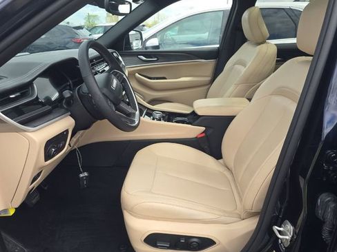 Used 2023 Jeep Grand Cherokee 4WD 4xe image 4