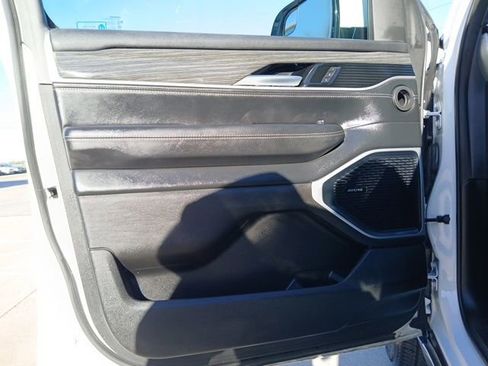 Used 2022 Jeep Wagoneer Series III w/ Flexible Seating Group image 18