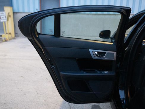 Used 2015 Jaguar XF Portfolio image 24