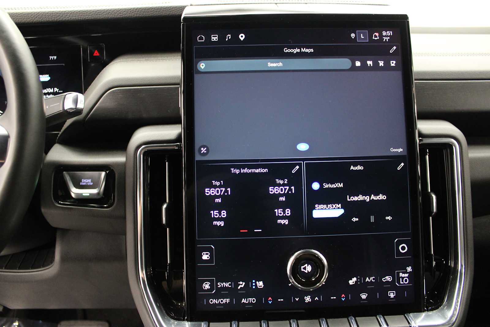 Used 2025 GMC Yukon XL Denali AWD/4WD image 31