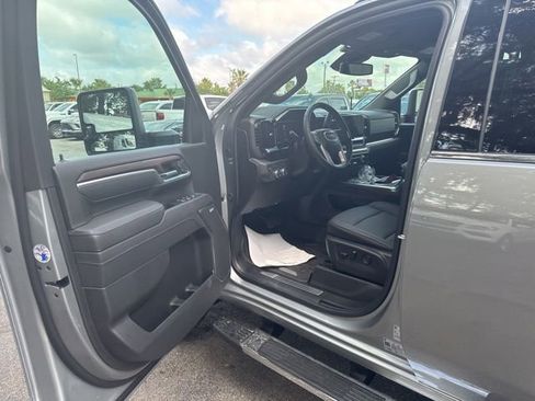 Used 2026 GMC Sierra 2500 SLT w/ SLT Premium Package AWD/4WD image 5