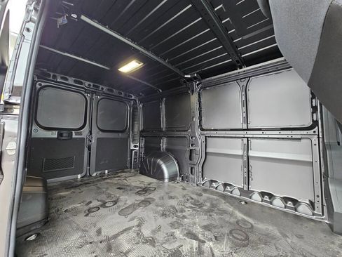 New 2025 RAM ProMaster 2500 w/ Quick Order Package 22G SLT image 13