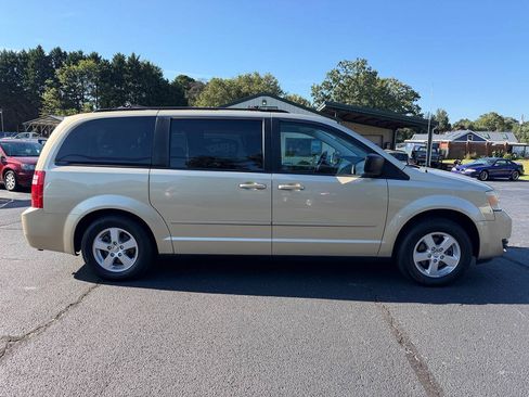 Used 2010 Dodge Grand Caravan Hero w/ Entertainment Group 1 FWD image 6