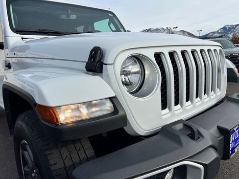 Used 2023 Jeep Gladiator Overland image 36