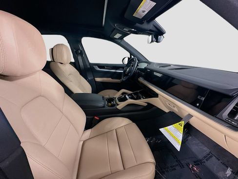 Certified 2026 Porsche Cayenne AWD/4WD image 29