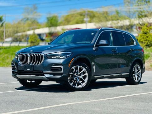Used 2022 BMW X5 xDrive40i w/ Premium Package AWD/4WD image 1