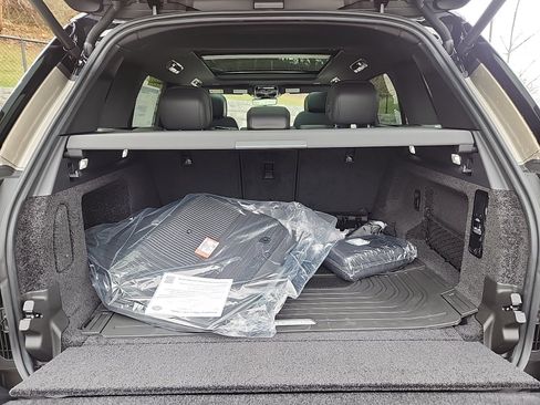 New 2025 Land Rover Range Rover SE image 13